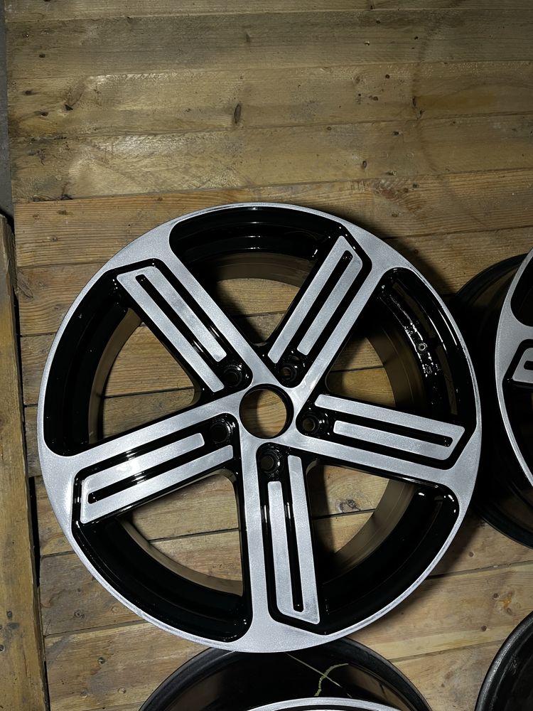 Felgi Aluminiowe komplet 5x112 17” 7,5” Golf R