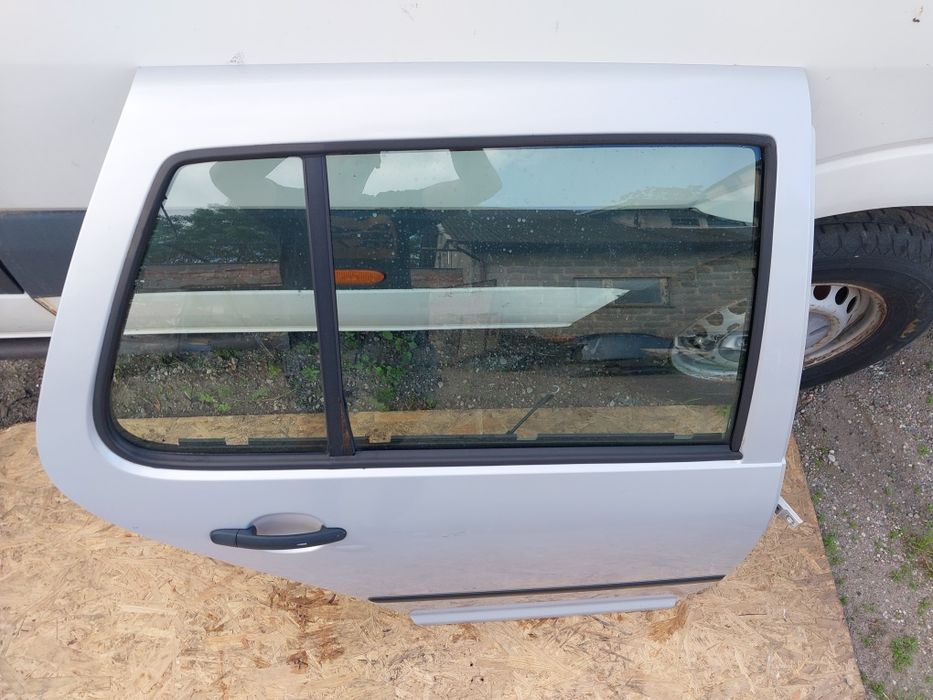 KOMPLETNE Drzwi tył Prawe Hatchback LB7Z VW Golf IV 4 srebrne