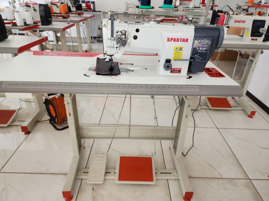 Двухигольная промышленная швейная машина