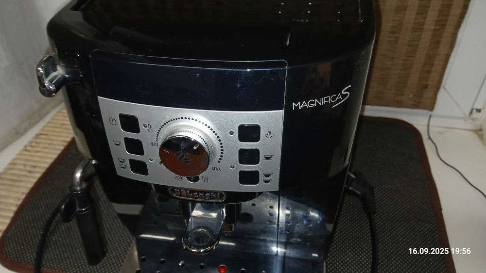 Кофемашина  Delonghi ECAM22.110B