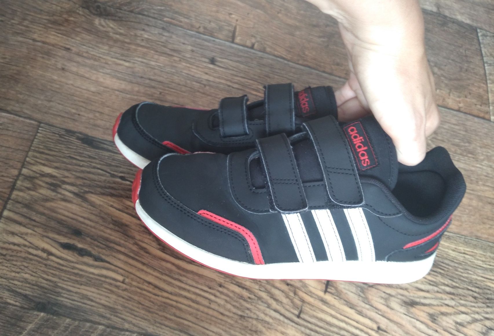 Czarne buty adidas na rzepy dla chlopca rozmiar 35