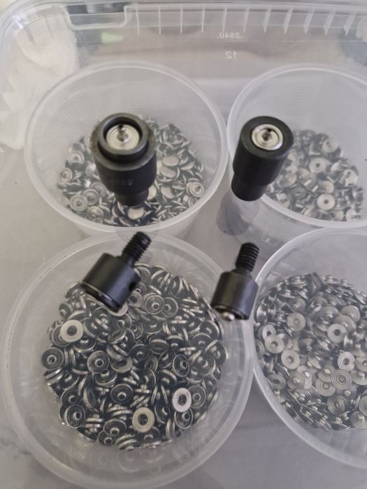 Przyrząd + zatrzaski