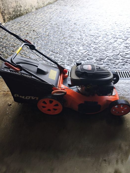 Vendo máquina da relva a nova MA173