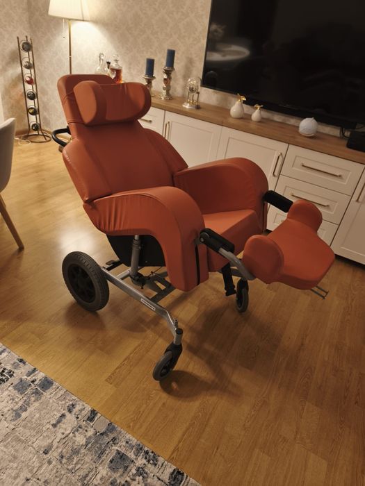 Wózek inwalidzki specjalny pielęgnacyjny