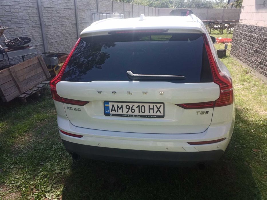 Продаю власний автомобіль VOLVO XC60 Momentum 2018 року