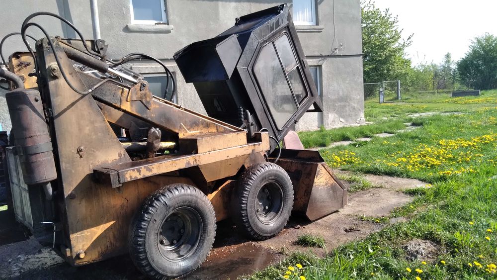 Продам міні навантажувач  UNC060 !!!