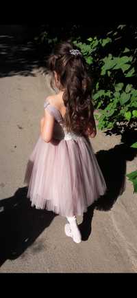 Святкова сукня на дівчинку 5-7 років