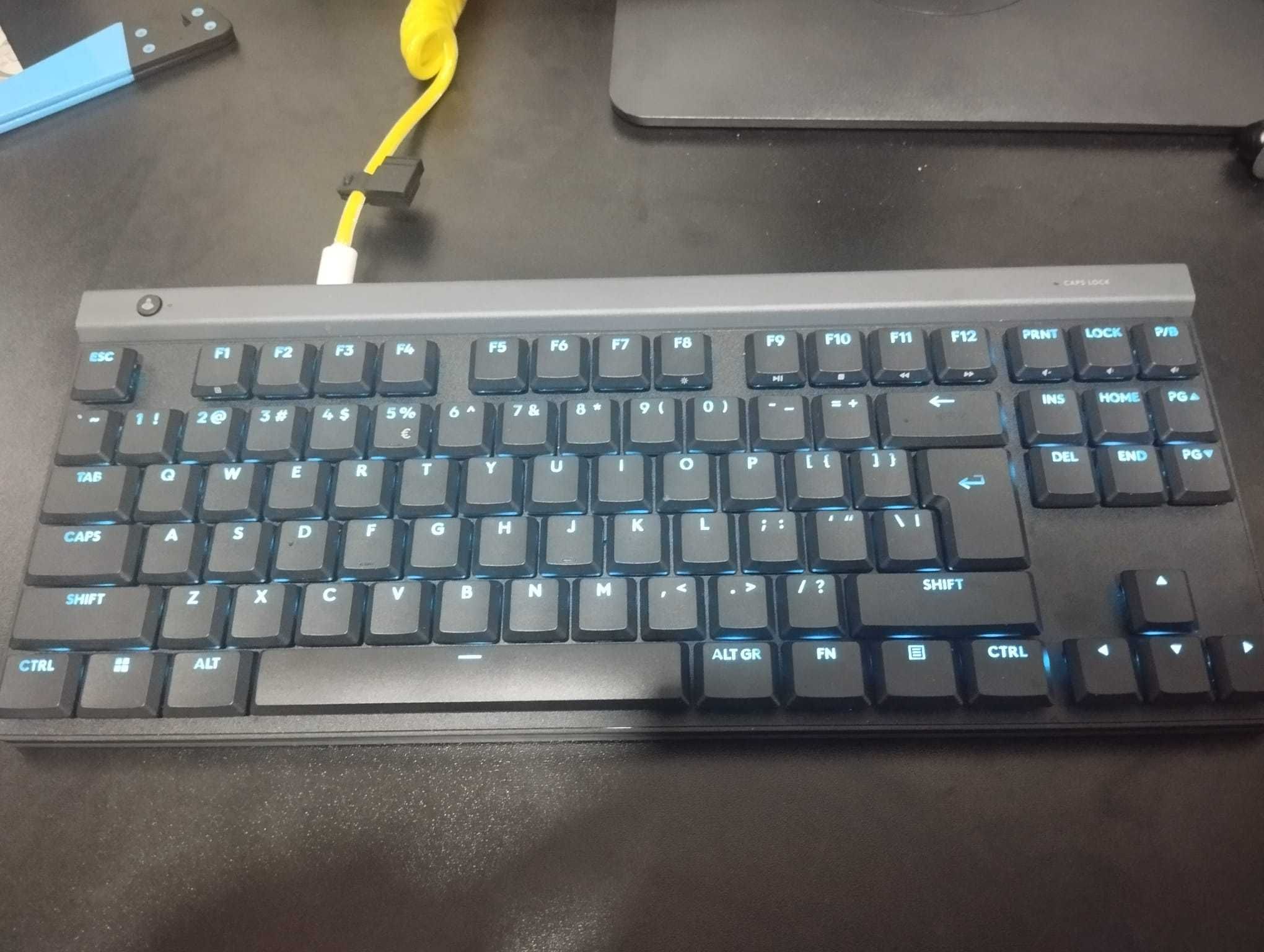 Teclado Mecânico Logitech G515 TKL – Estado Impecável