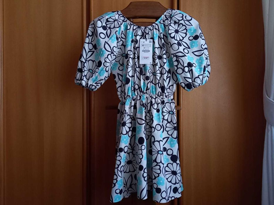 (NOVO C/ ETIQUETA, PORTES GRÁTIS) ZARA - Vestido Curto Cruzado Floral