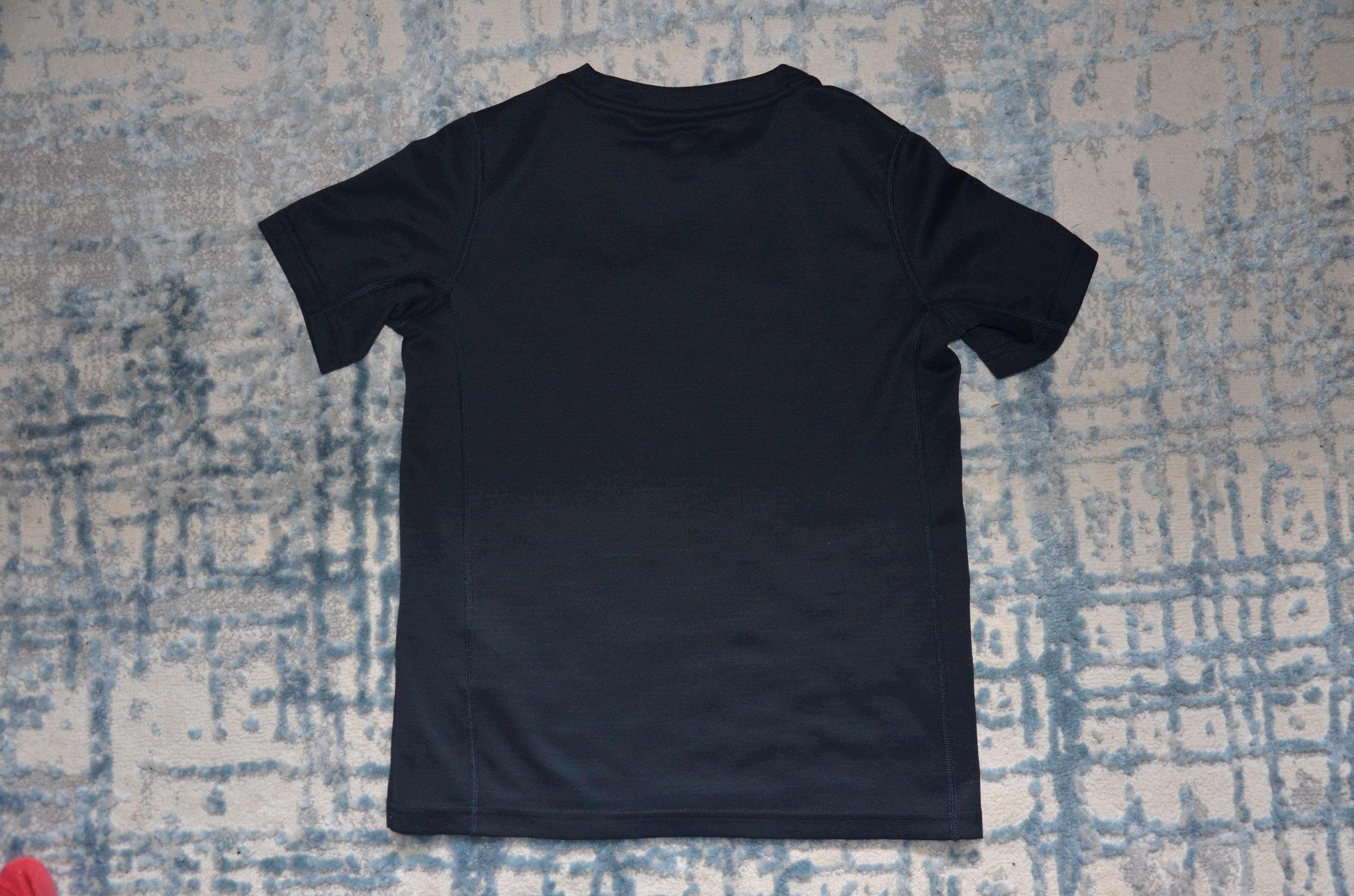 T-shirt Nike, rozm. 128-137, spodenki H&M rozm. 134-140