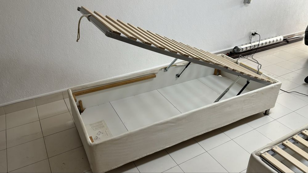 2 Sommier individuais Ikea com arrumação em estado impecável.