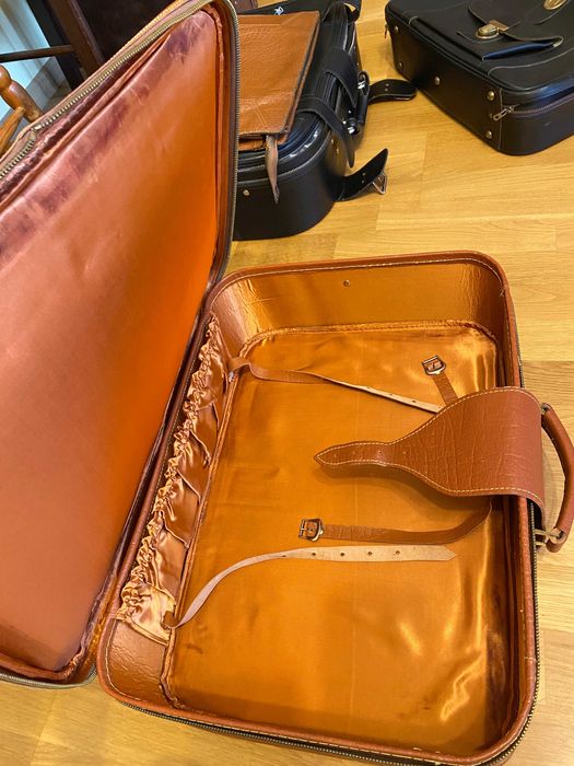 walizka skórzana, starodawna stara PRL, rekwizyt