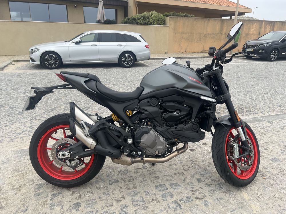 Ducati Monster 937 de 2021 - Excelente Estado