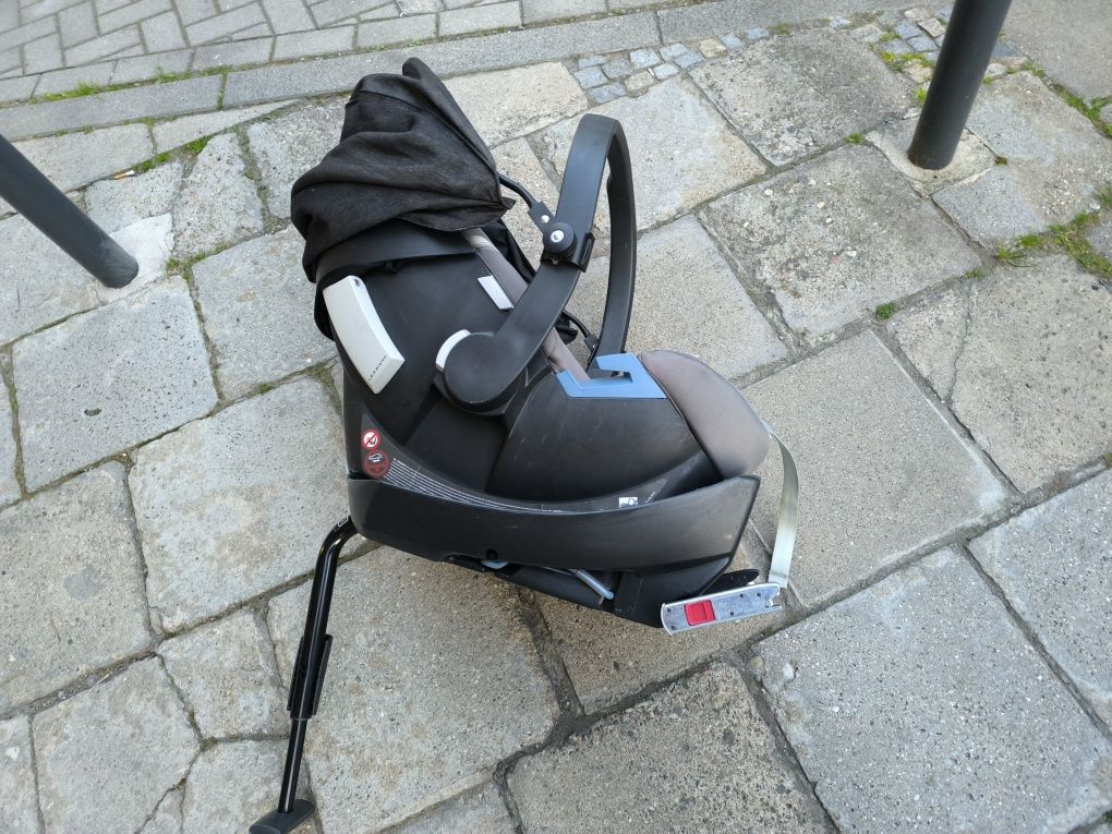 Nosidełko Cybex wraz z bazą. Isofix