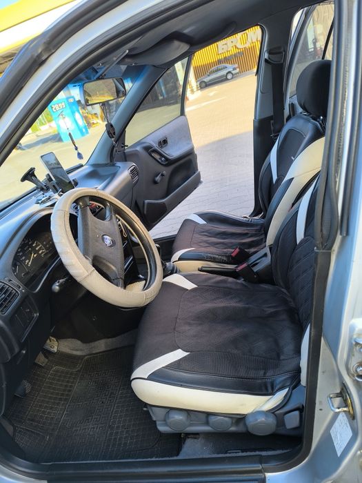 Nissan Sunny N14 1994