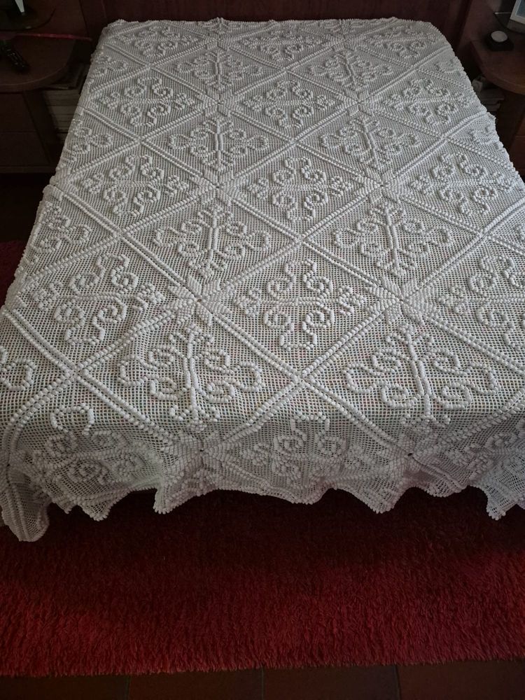 Colcha de renda em croche para cama de casal