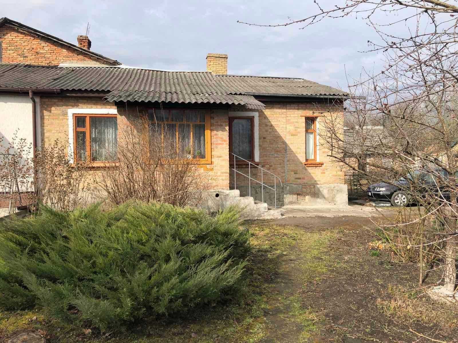 р Цегляний будинок, 3 кімнати, з гаражем. 7 соток. Поруч місто