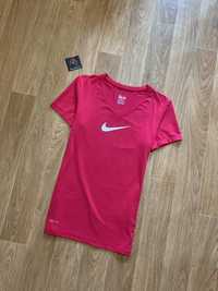 Женская футболка Nike Dri-Fit S