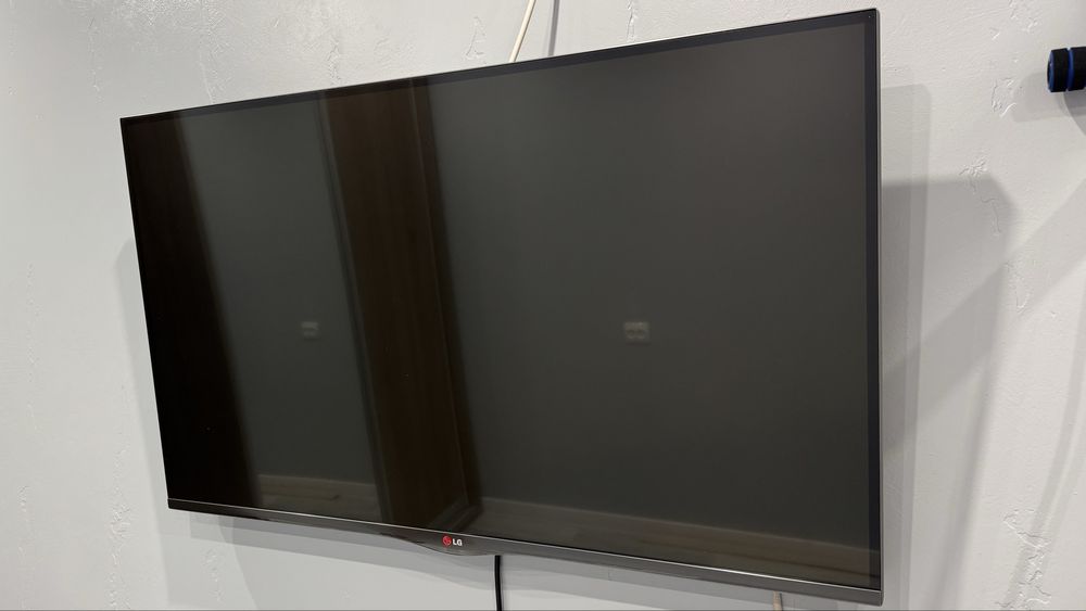 Смарт телевизор LG 42 дюйма 42LA690V