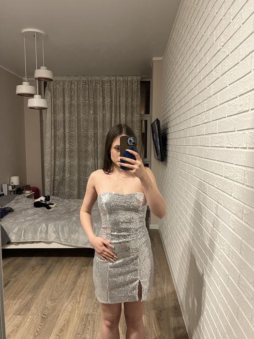 НОВА!! Сукня з біркою!! з паєтками сірого кольору і розрізом на нозі