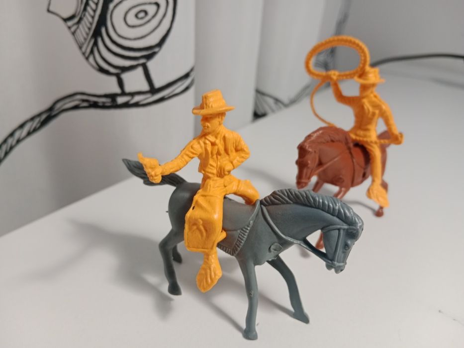 Żołnierzyki kowboje figurki z PRL-u