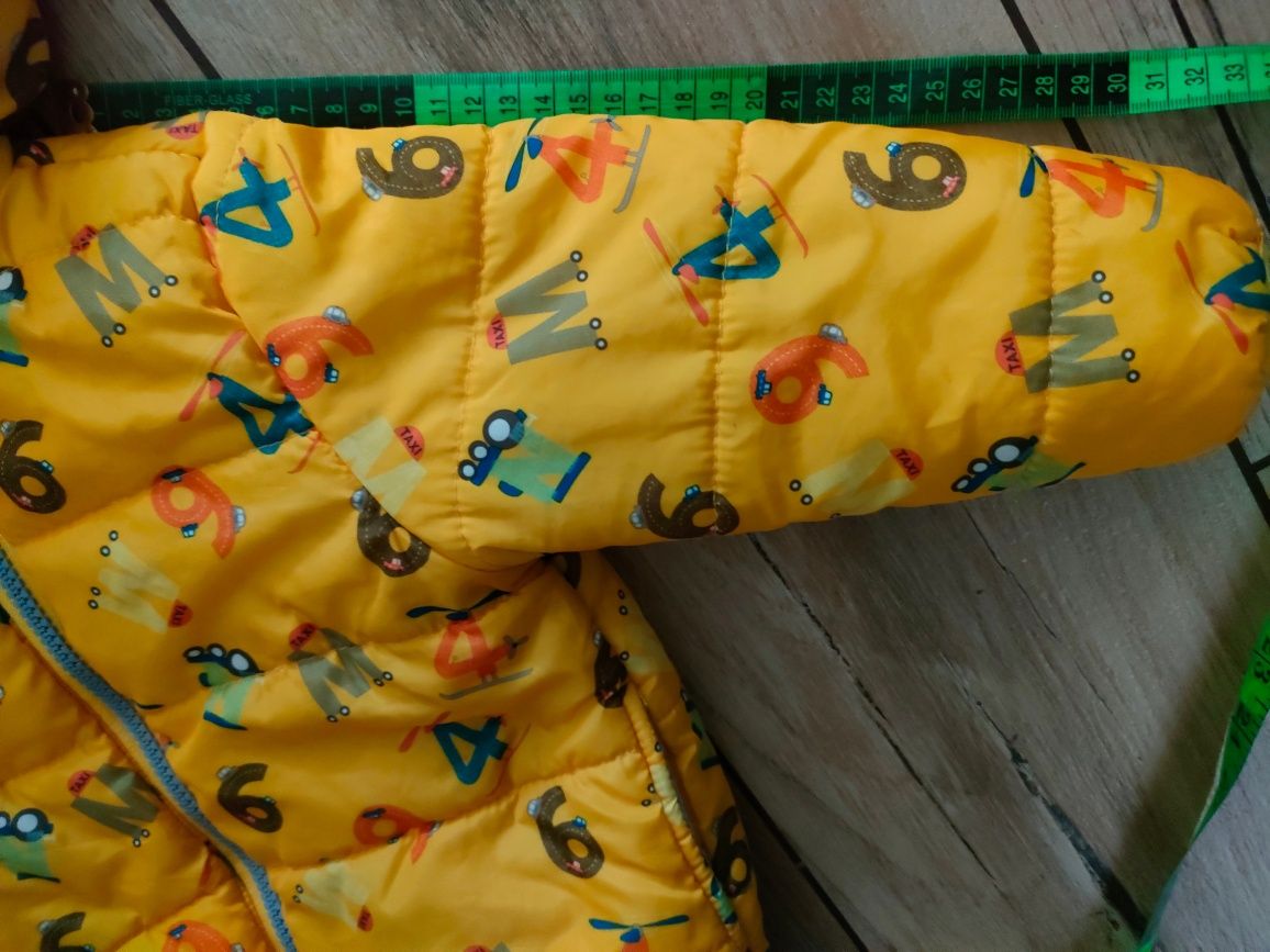 Pikowane kurtki niemowlęce dla bliźniaków.