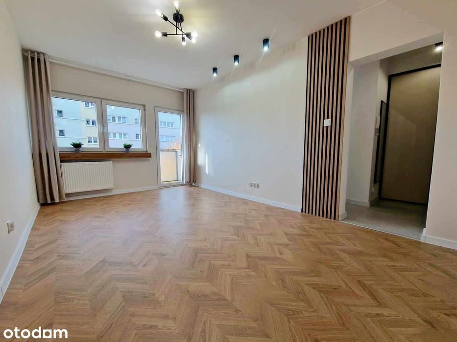 Rozkładowa kawalerka po remoncie z balkonem