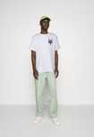 T-shirt basic biały Nike M