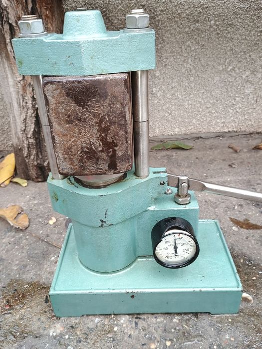 Продам пресс гидравлический  ювелирный  ссср