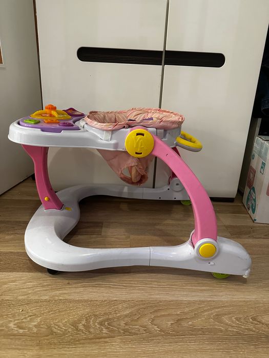 Pchacz chodzik krzesełko z tablicą interaktywną