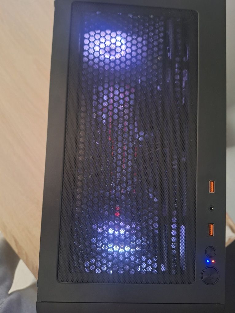 Komputer gamingowy / Rx5700XT / Ryzen 5 5500 / 32GB ramu /