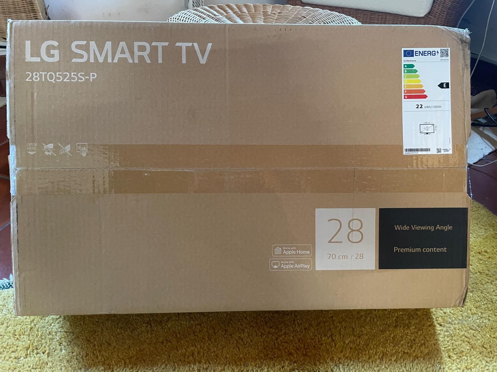 LG Smart TV 28" como nova.
