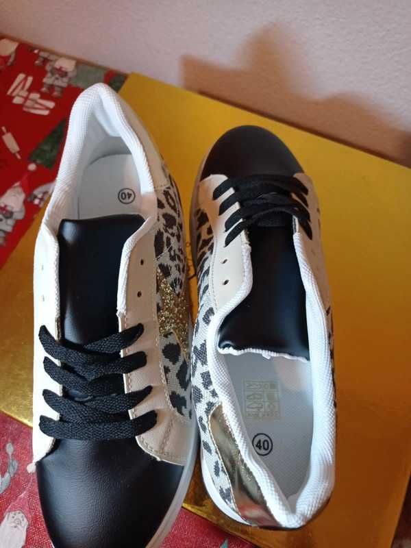 Sapatilhas Zebra Estrela Dourada - 40 - Novas!!