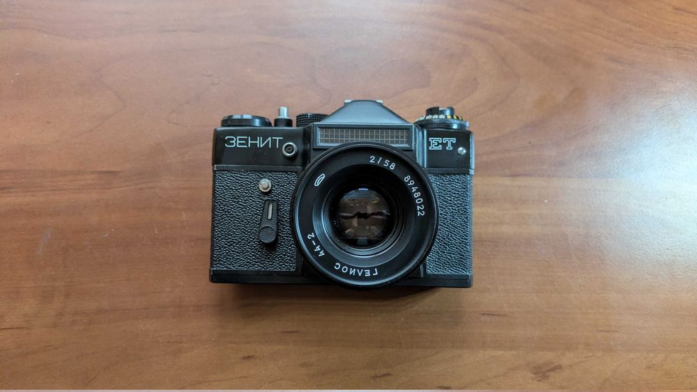 Продам фотоаппарат Зеніт ЕТ з об'єктивом Геліос 44-2