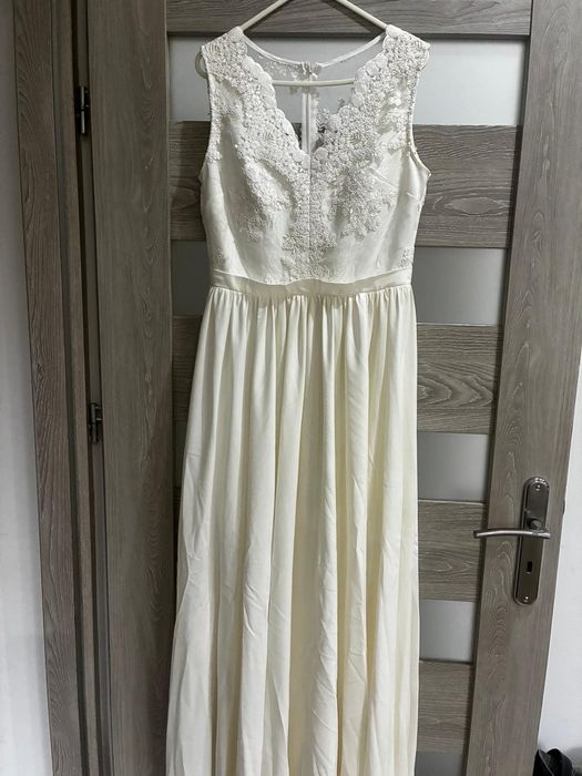 Sukienka ecru w rozmiarze 38