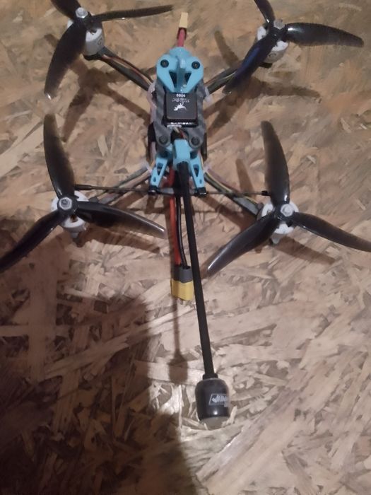 Продам новий fpv дрон 5 дюймів з акумулятором