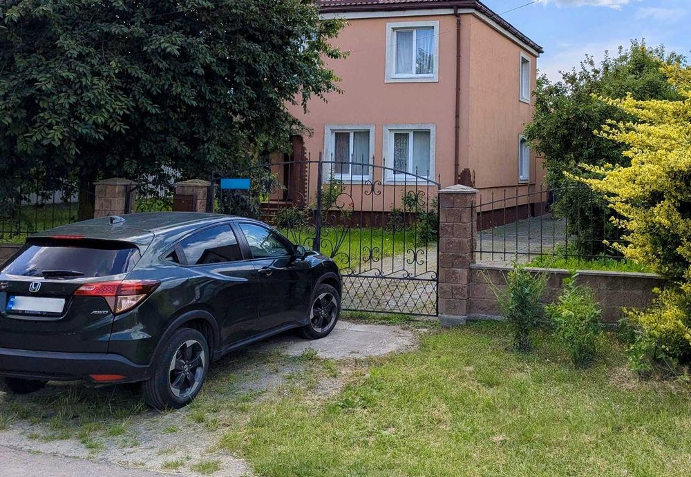 Будинок  20 км від Рівного в Зорі