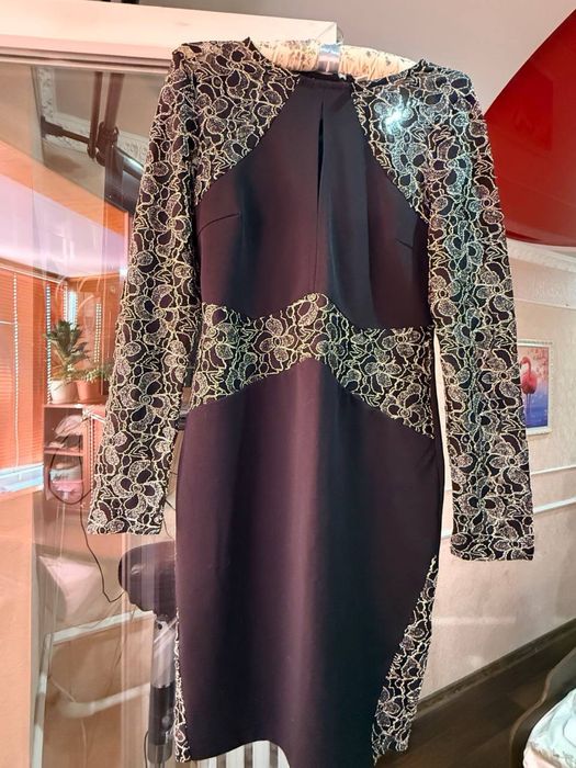 жіночі сукні в гарному стані M L