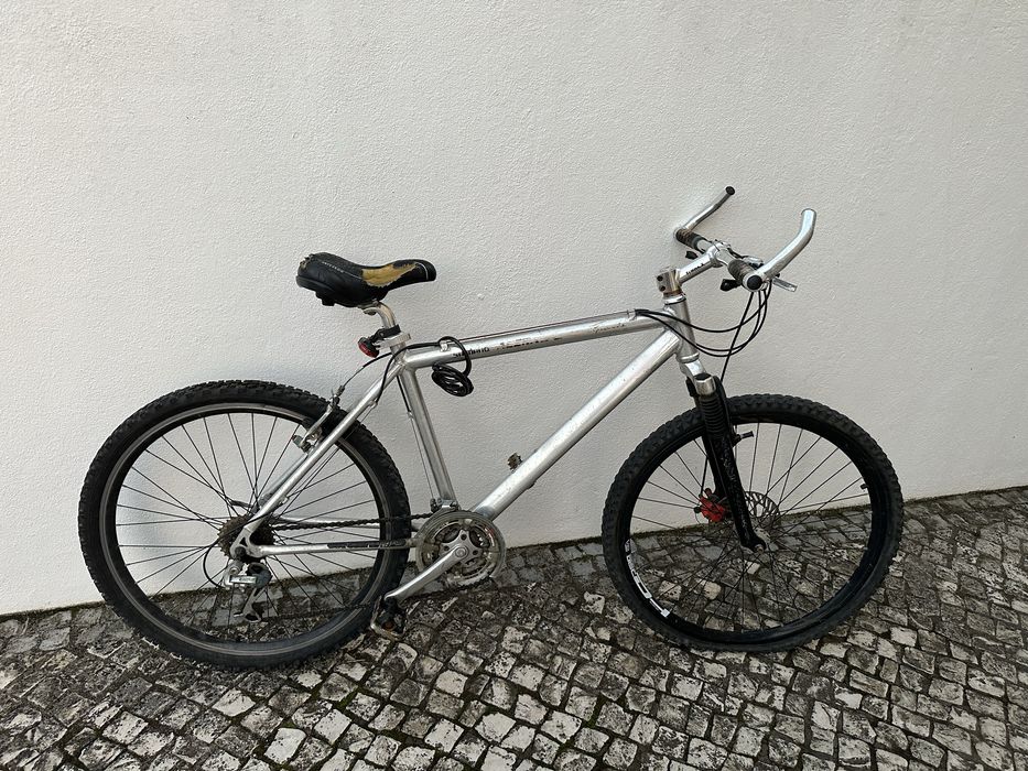 Bicicleta a fincionar com algun uso