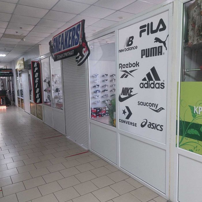 Продам СРОЧНО бізнес магазин взуття та одягу Sneakers