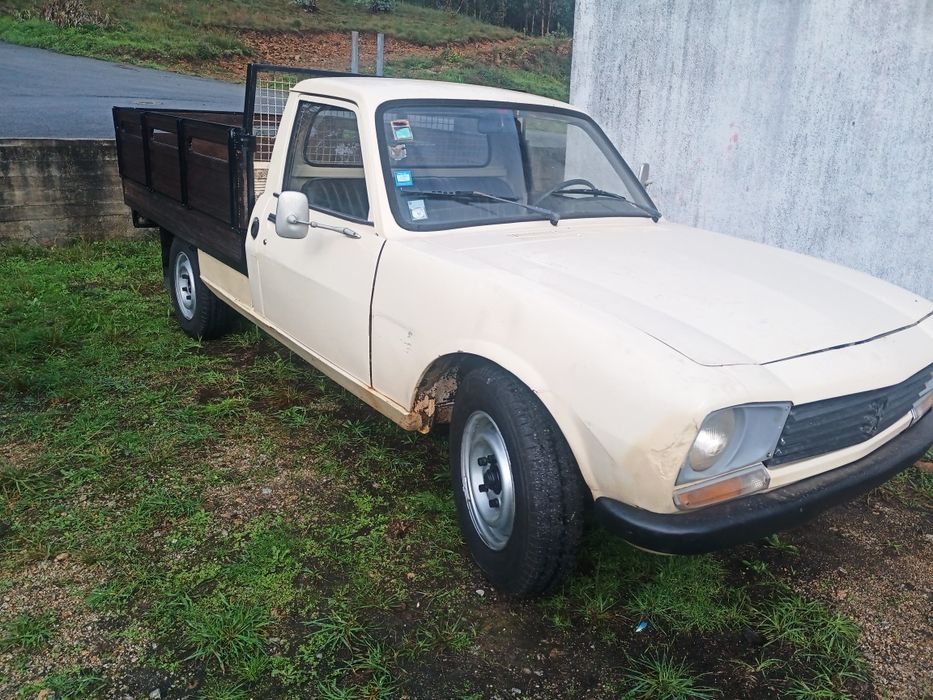 Peugeot 504 com poucos quilómetros