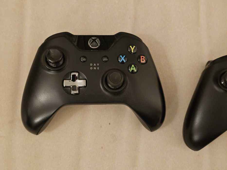 Xbox One - konsola + kinect + 2x kontroler