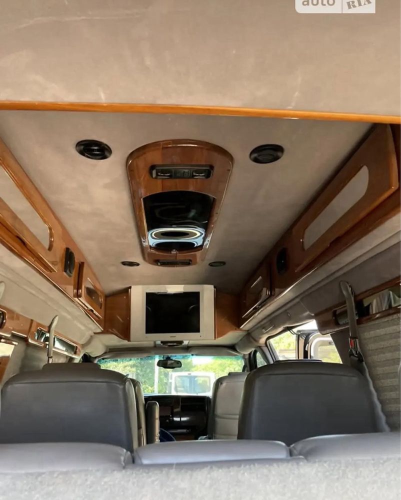Автомобиль Chevrolet Express