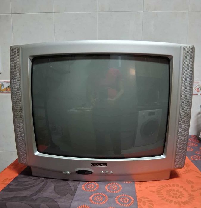 Vende-se Televisão Crown Usada