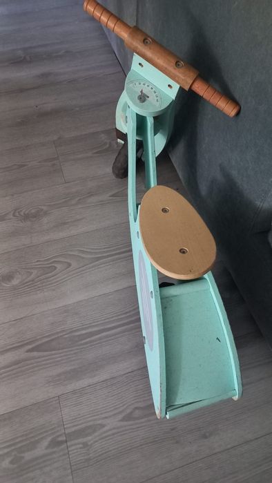 Trotineta em madeira para crianças