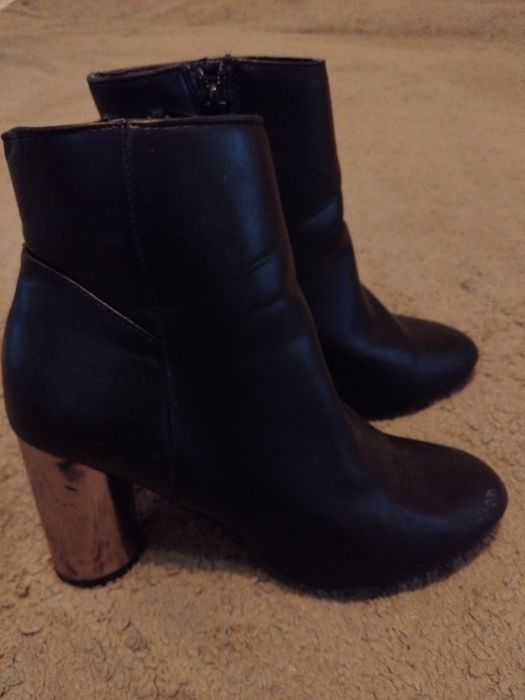Продам ботинки 37