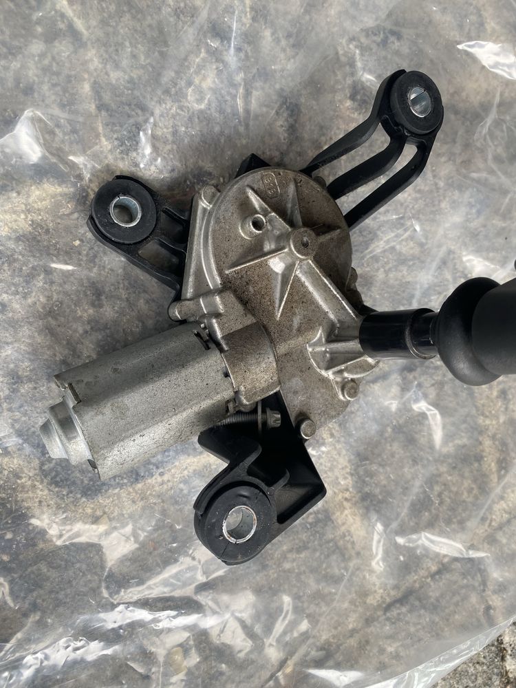 Motor e limpa vidros trazeiro