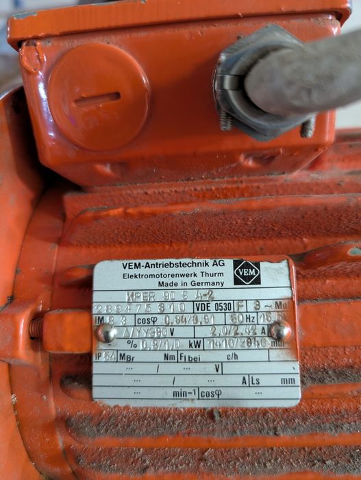 Silnik 2 biegowy  3 fazowy  1KW  1400/2800