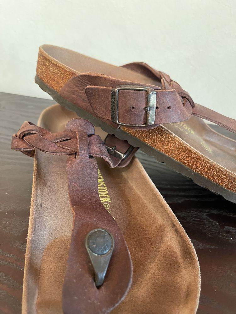 Sandálias Birkenstock em pele