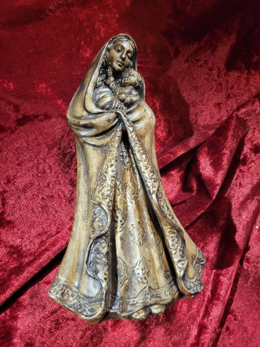 Figurka Matki Bożej z dzieciątkiem Jezus Maryja dewocjonalia